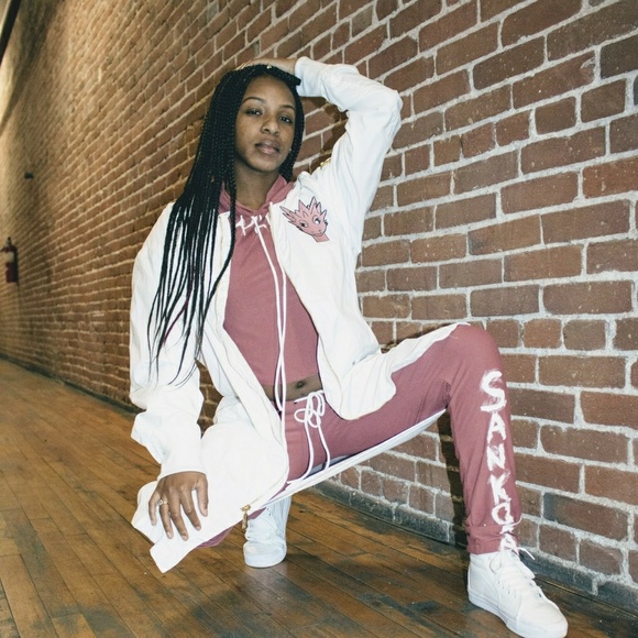 Two piece set - Picture 2 of 2